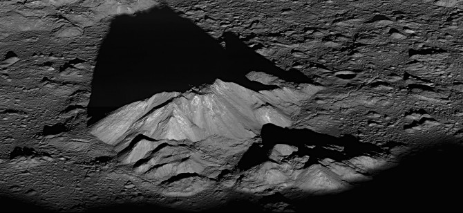El cràter Tycho, de 85 quilòmetres de diàmetre, en una imatge del 2008  NASA