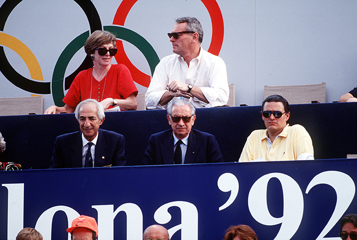 El president del Comitè Olímpic Internacional (COI), Joan Antoni Samaranch (al centre de la imatge), presenciant una competició dels Jocs.