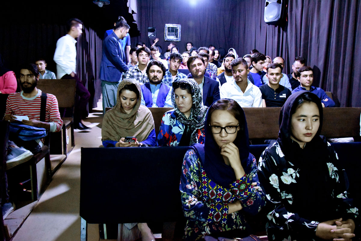 La sala de cine Ikhanom, el jueves pasado en Kabul, antes del inicio de la proyección.