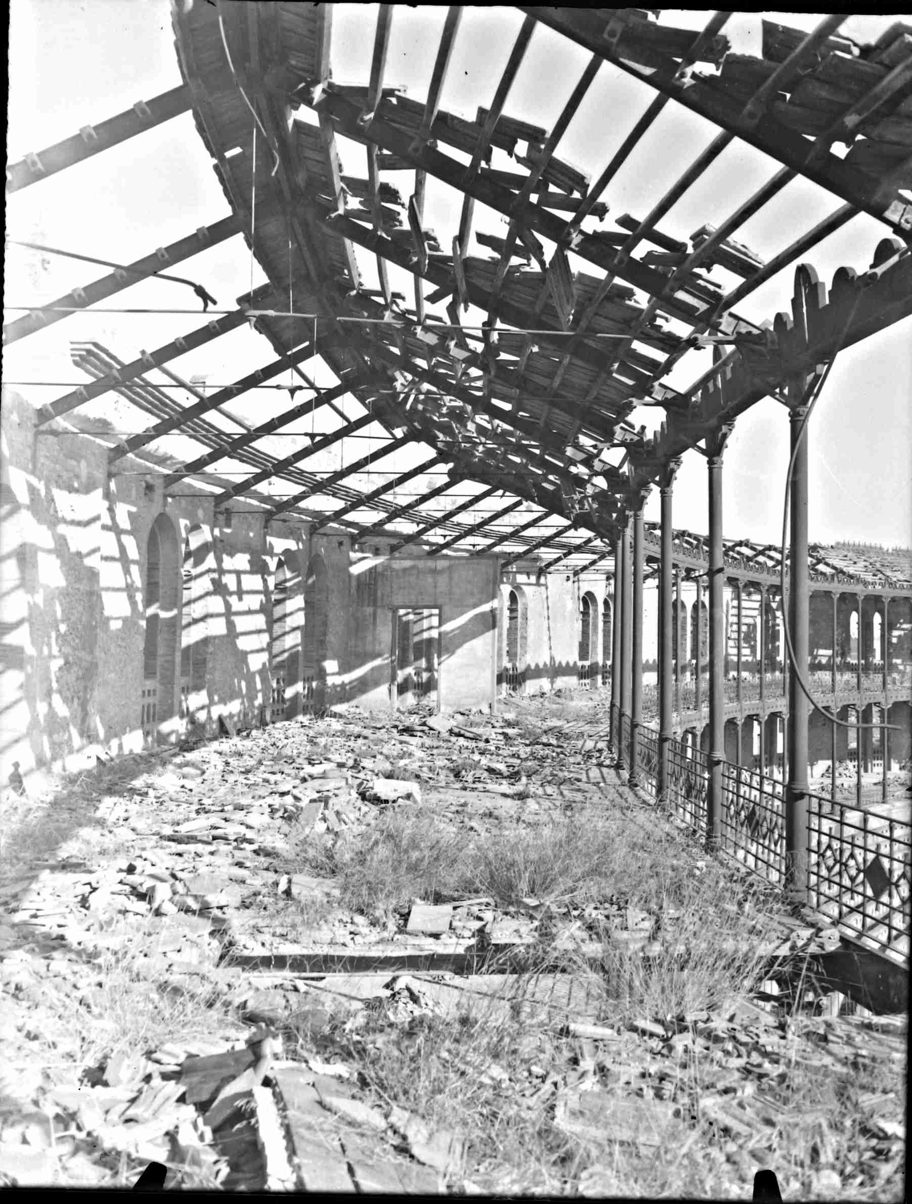 Efectes dels bombardejos sobre la plaça de toros de Tarragona. Imatge presa l'any 1939. / Foto Vallvé. Centre d'Imatges de Tarragona - L'Arxiu
