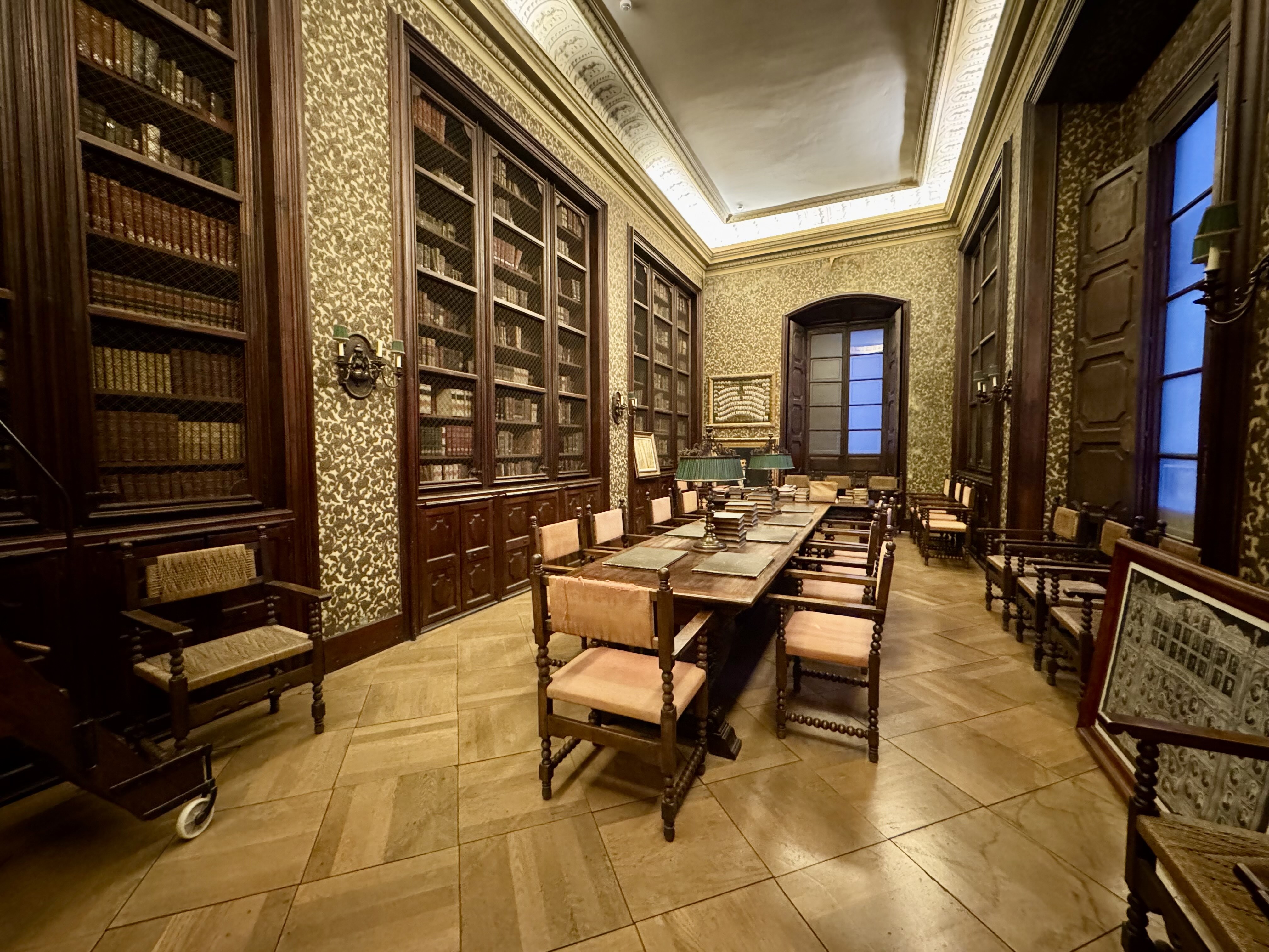 La biblioteca de la Reial Acadèmia de Medicina de Catalunya. / A.F.