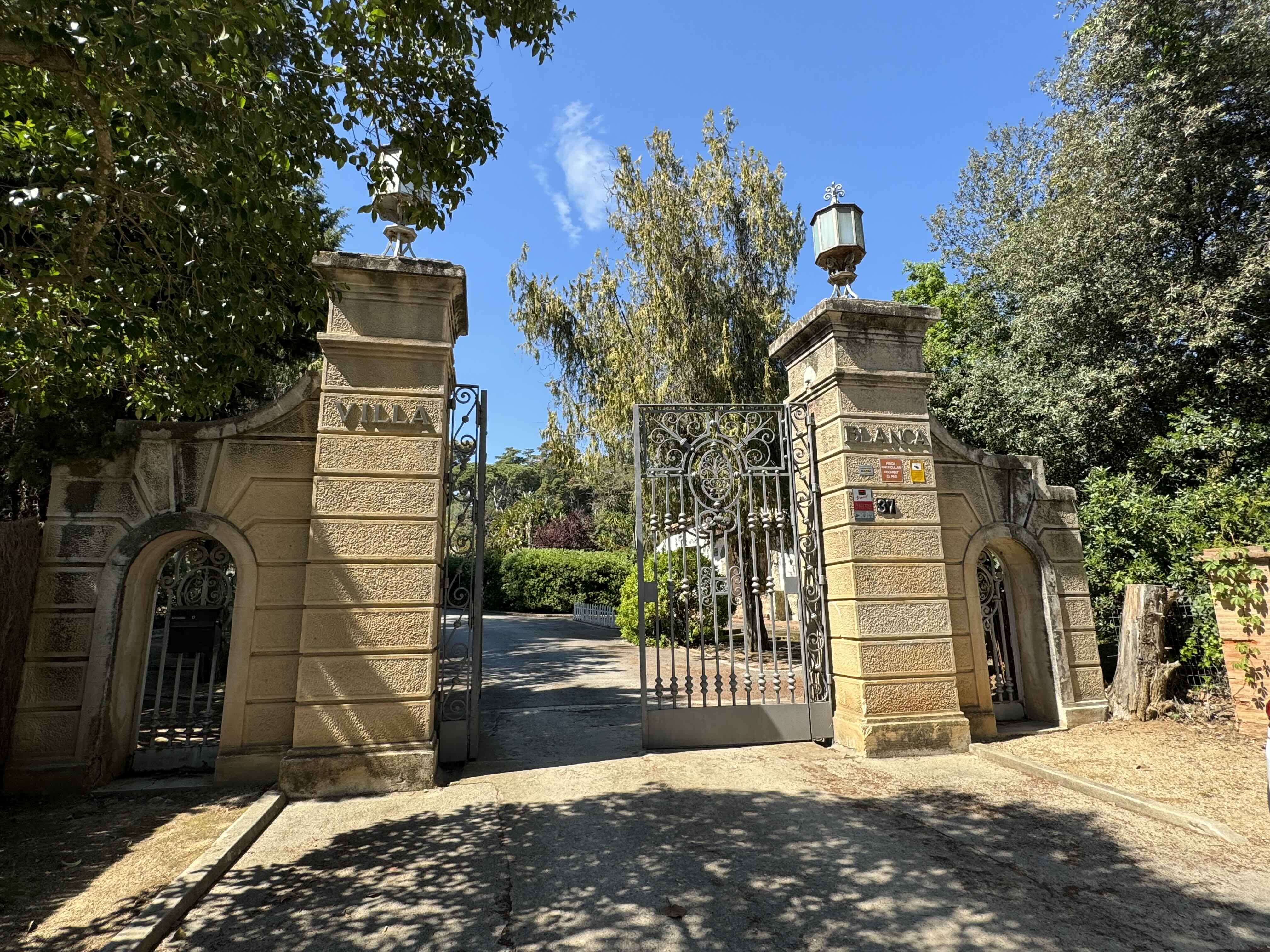 Villa Blanca, a Sant Vicenç de Montalt, es va convertir en una extensió de l'ambaixada de Mèxic i va acollir una colònia d'infants. Durant un temps també hi va residir el president espanyol Manuel Azaña. / A.F.