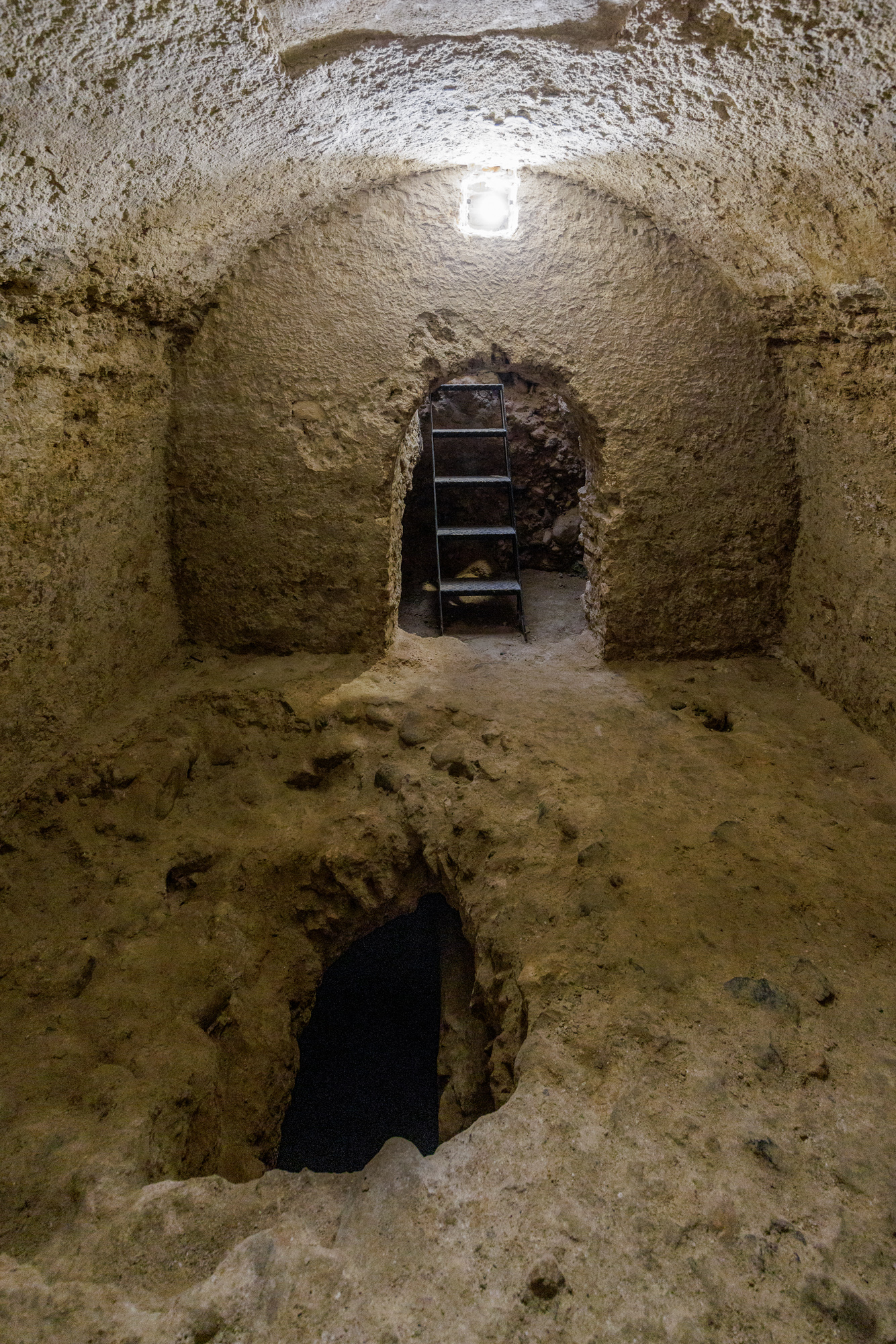 Una imatge de la cripta situada a la sala central, que podria haver complert una funció de caixa forta. QUIM ROSER / DEP. CULTURA