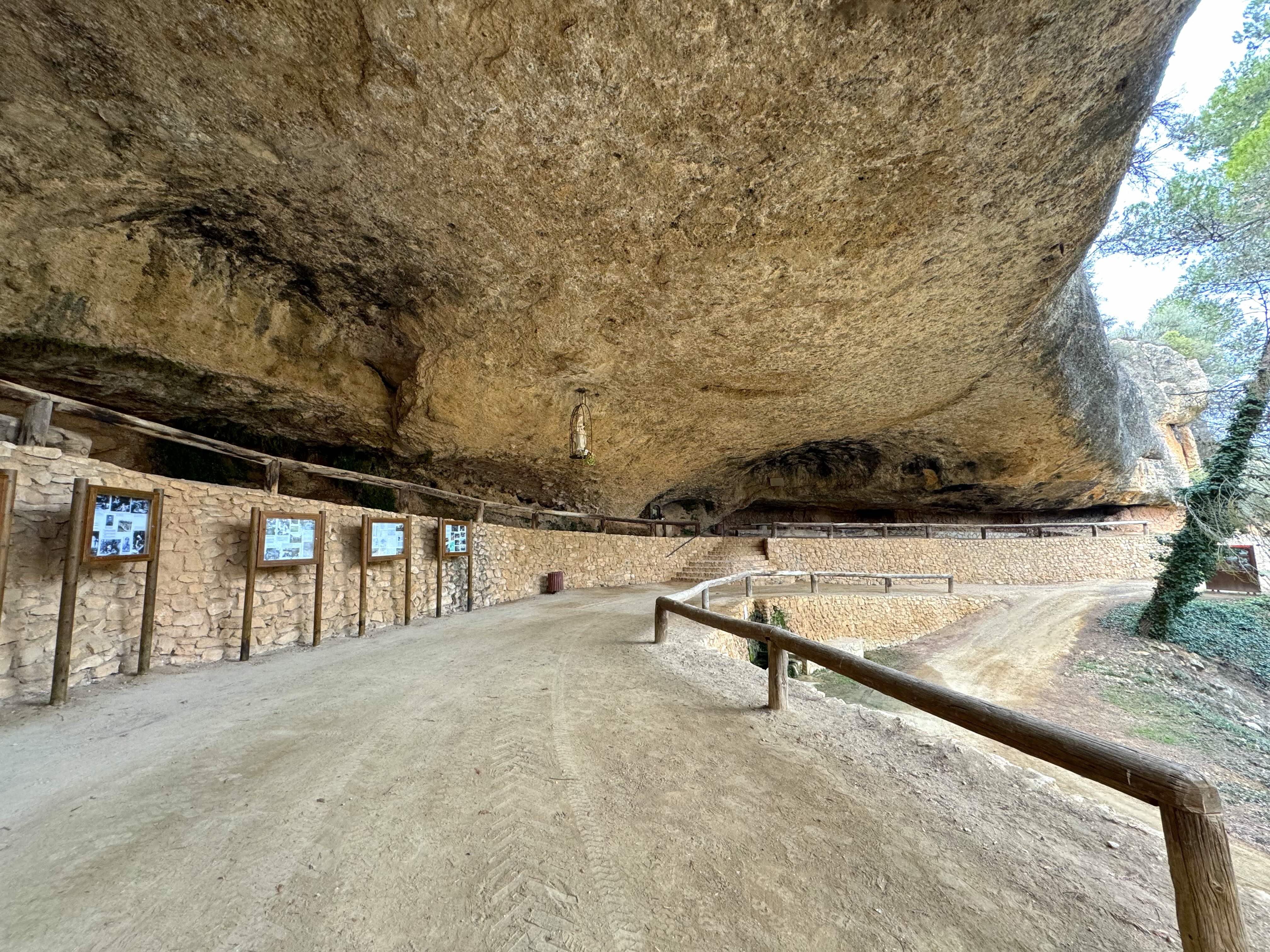 La cova de Santa Llúcia, que va ser un dels espais singulars utilitzats com a hospital. / A.F.