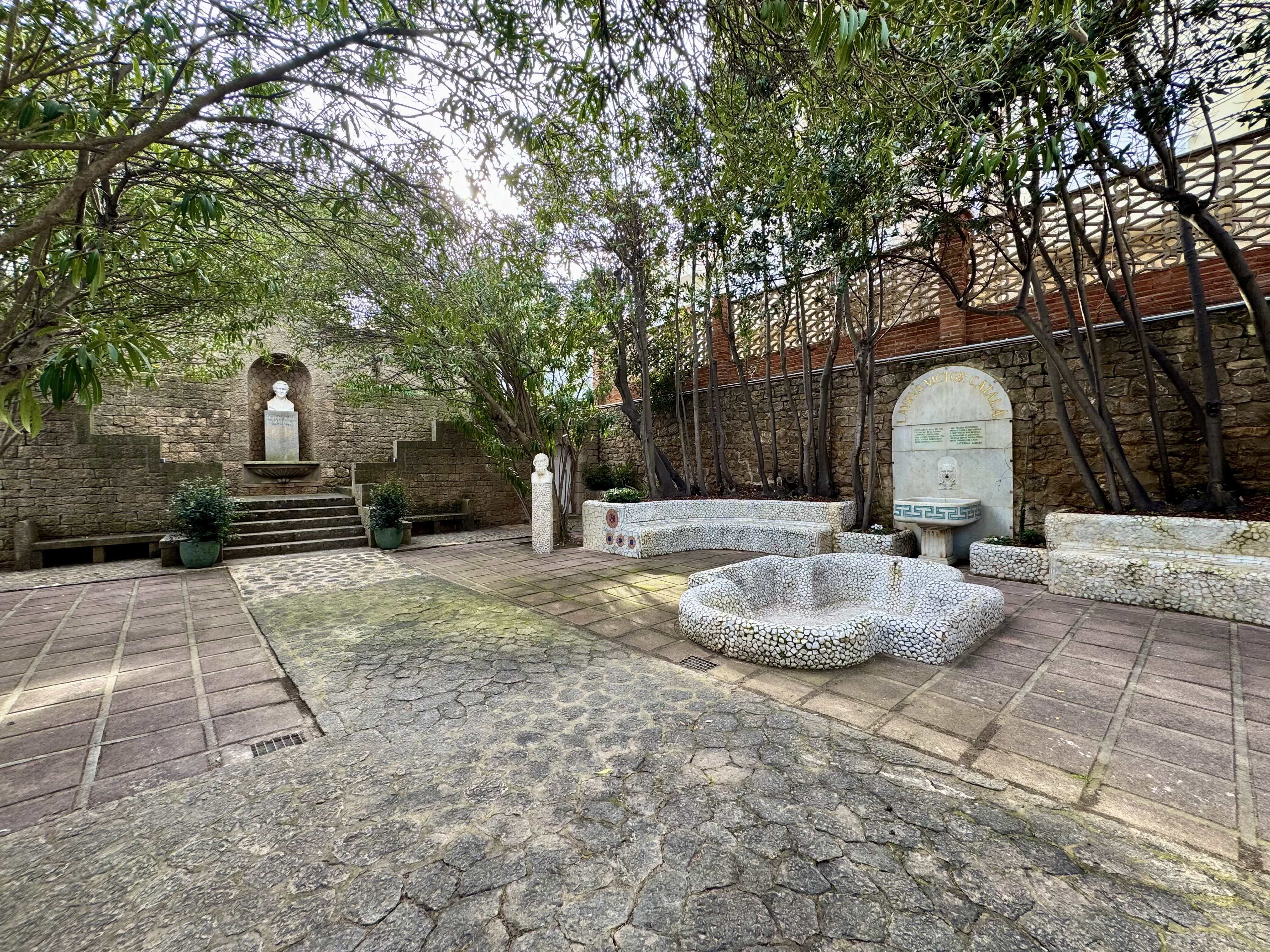 El jardí del Clos del Pastor, que va fer construir una admiradora de Víctor Català. / A.F.