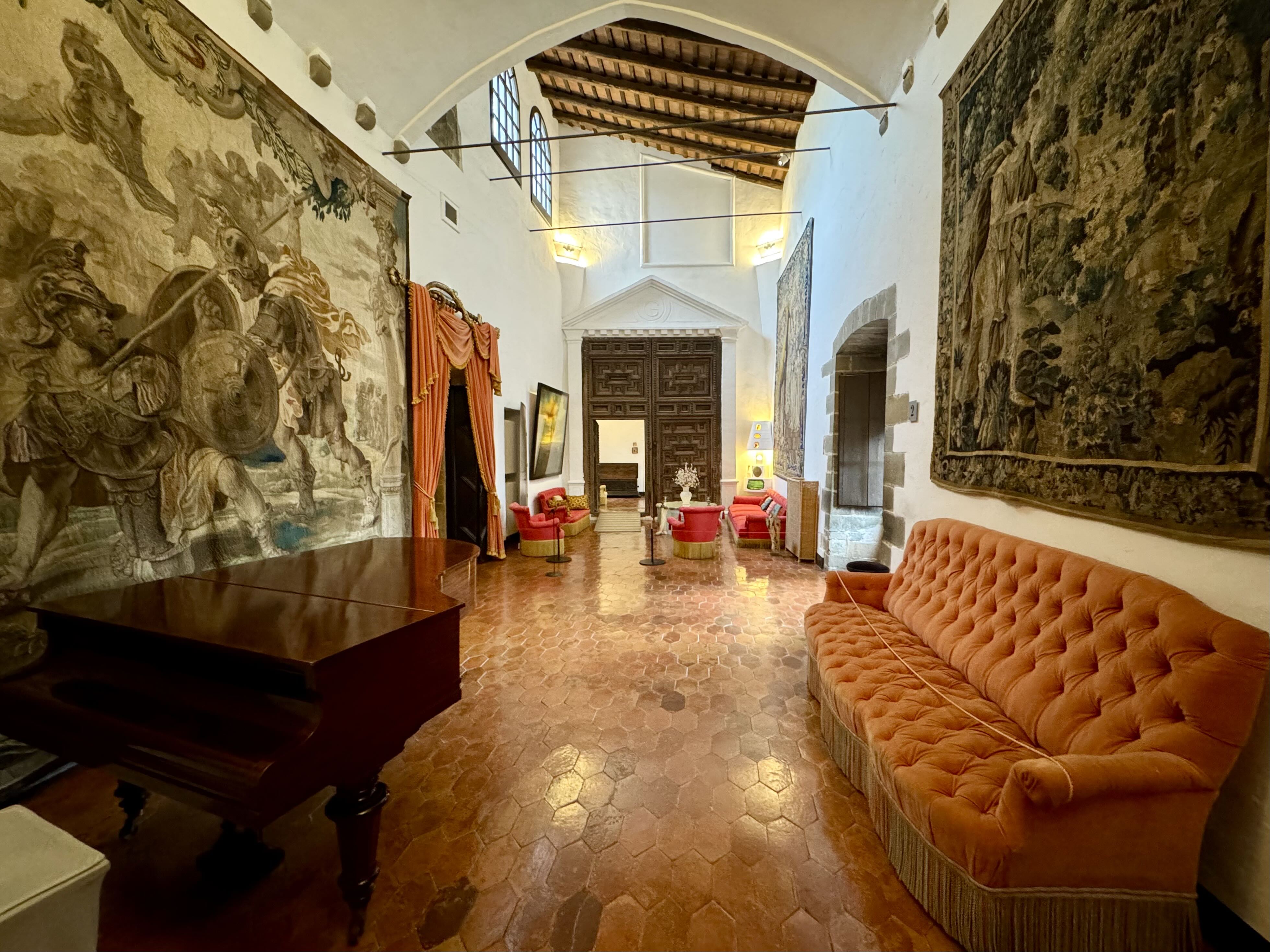 La sala del piano del castell, un dels espais preferits de Gala. /  © SALVADOR DALÍ, FUNDACIÓ GALA-SALVADOR DALÍ, VEGAP, BARCELONA, 2025