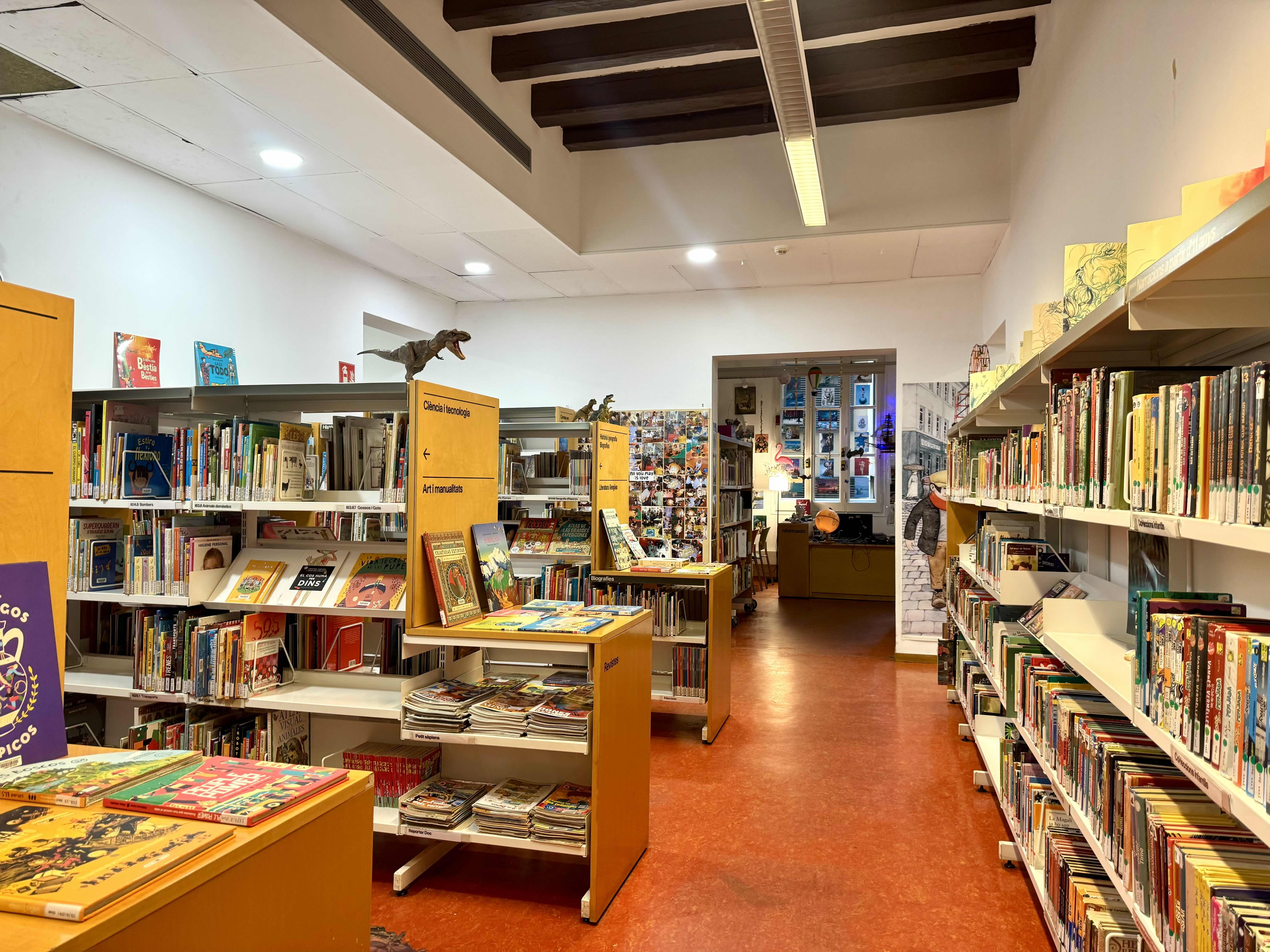 Una de les sales de la biblioteca actual. / A.F.