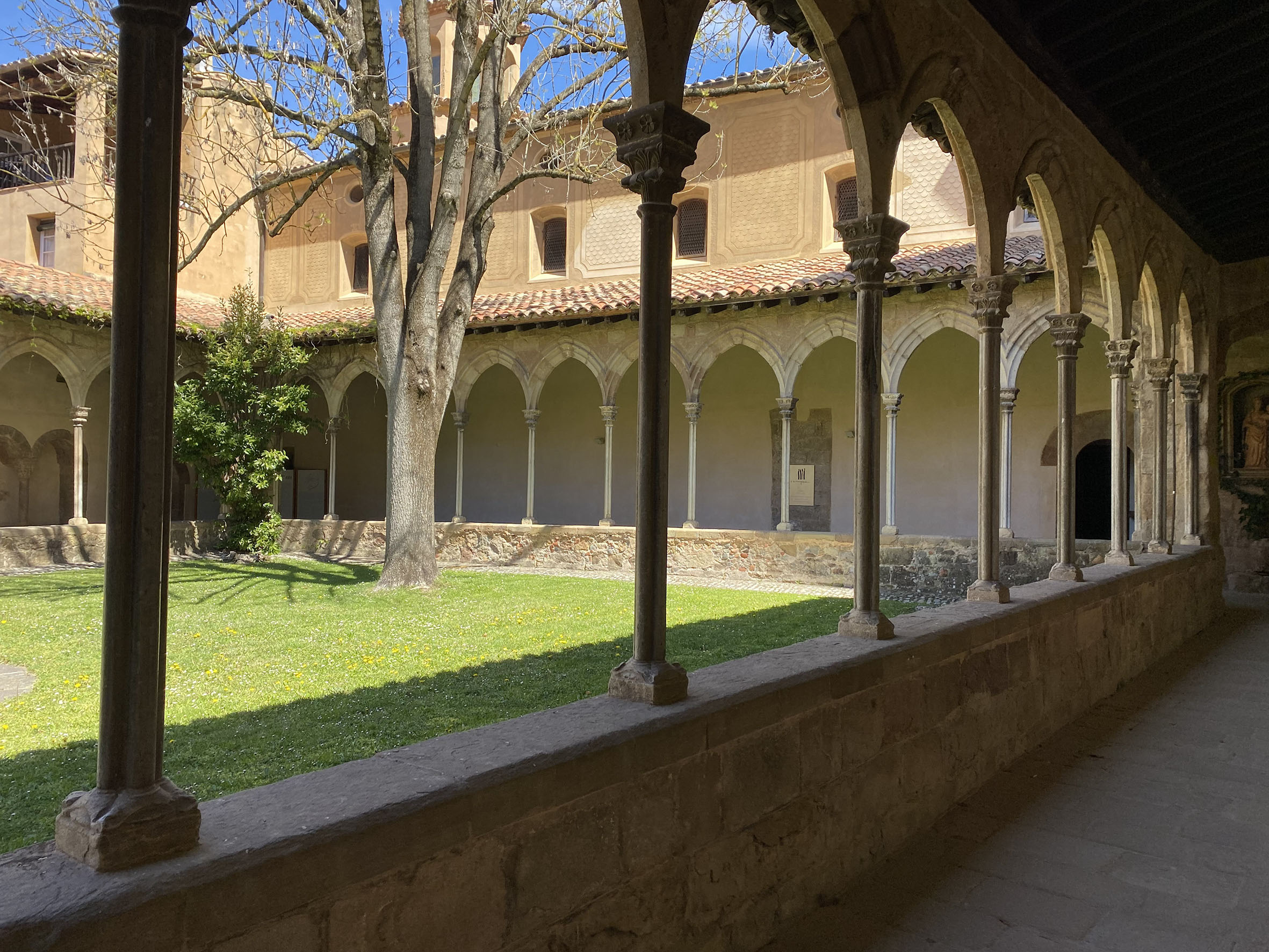 El claustre del monestir de Sant Joan de les Abadesses