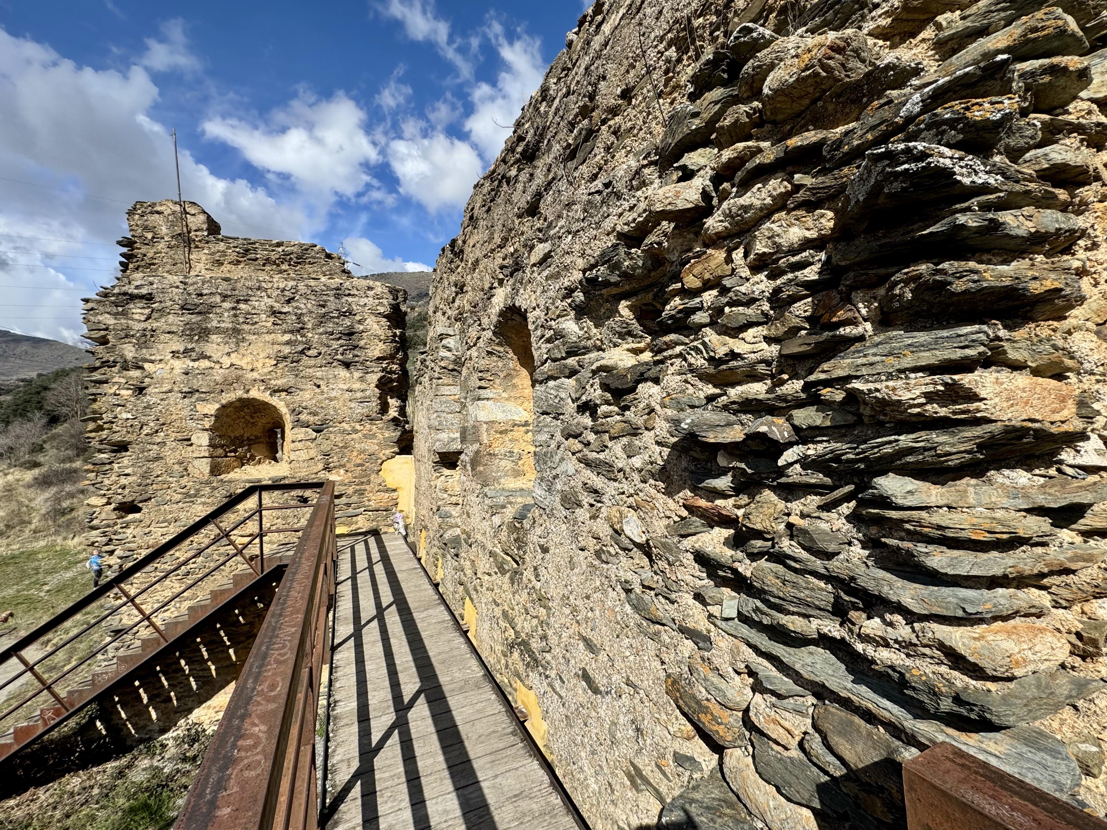 Situat a la dreta de la Noguera Pallaresa, controlava l’entrada de la vall d’Àssua i el pas cap a les valls de l’Alt Pallars. / A.F.