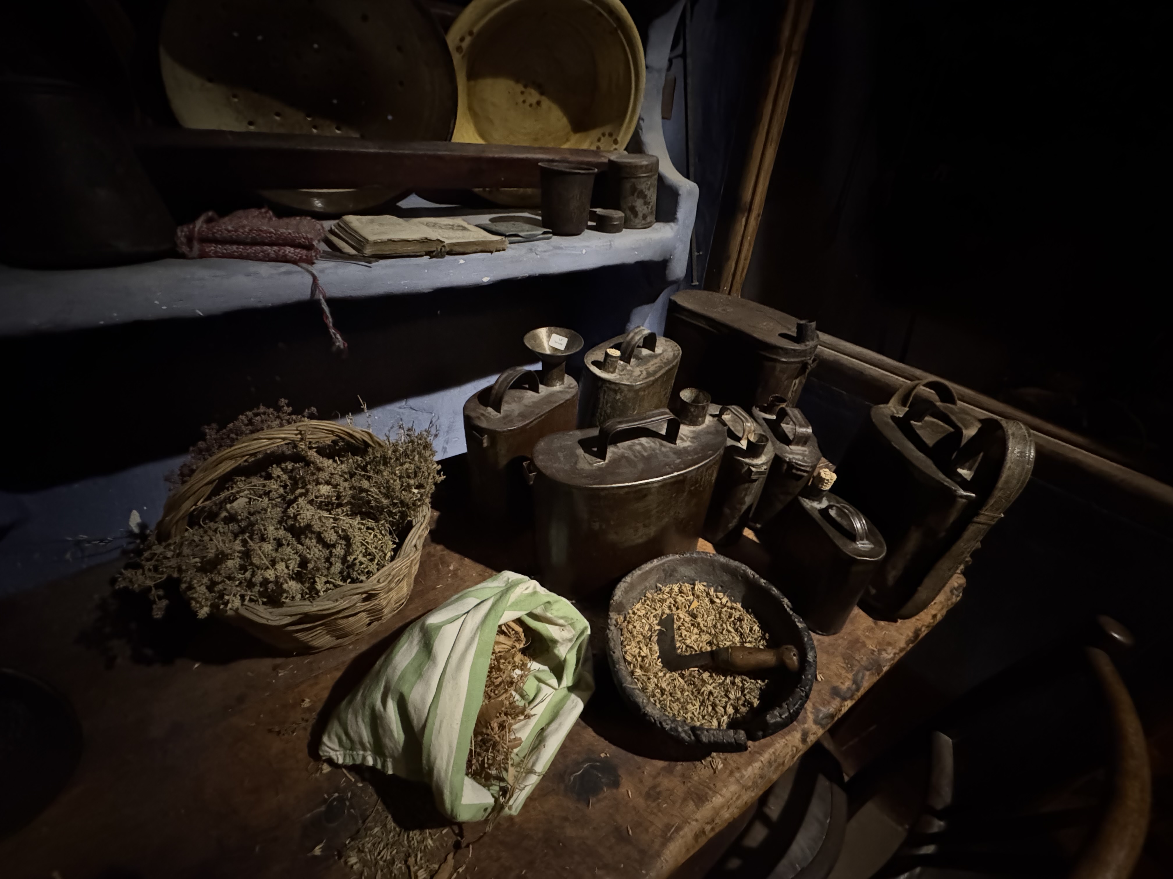 Alguns estris orginals emprats per les trementinaires. / A.F.