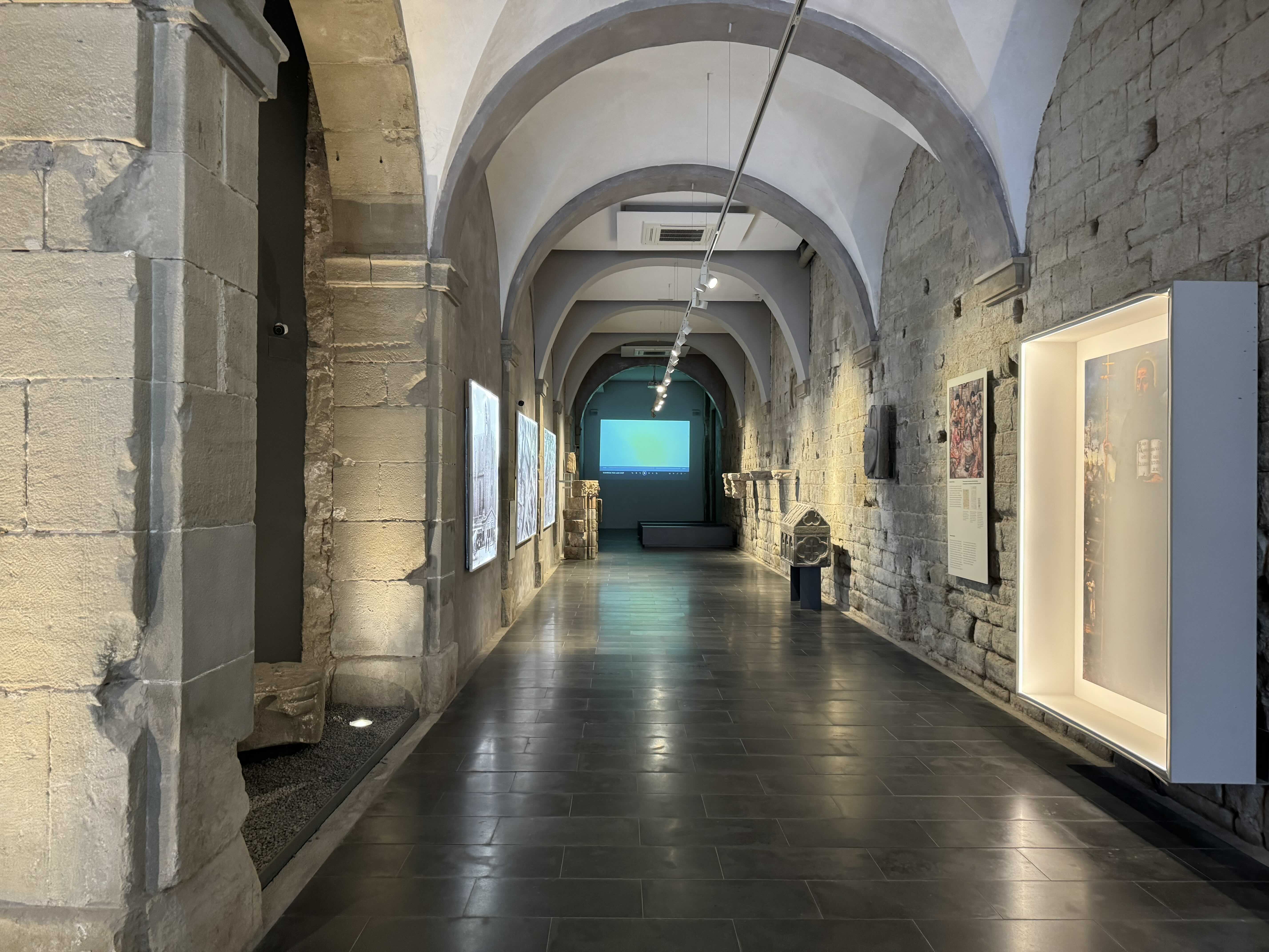 A l'Espai Manresa 1522 es poden veure diversos elements patrimonials i peces artístiques de les esglésies del Carme i de Sant Pere Màrtir, que van ser enderrocades a partir de setembre de 1936. / A.F.