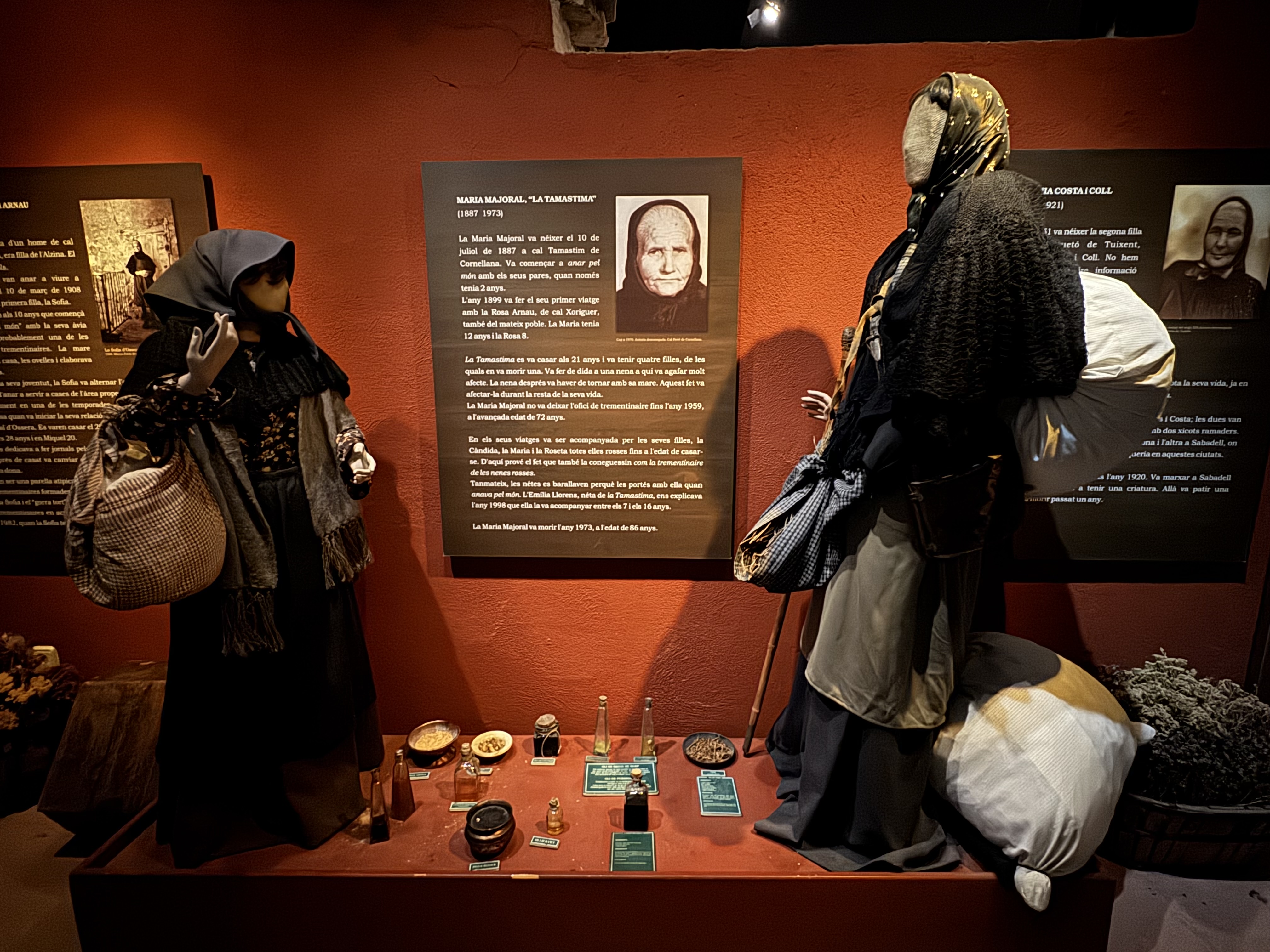 Un espai del museu que recorda tres trementinaires de la vall, entre les quals la Maria 'la Tamastima' i la Sofia d'Ossera. / A.F.