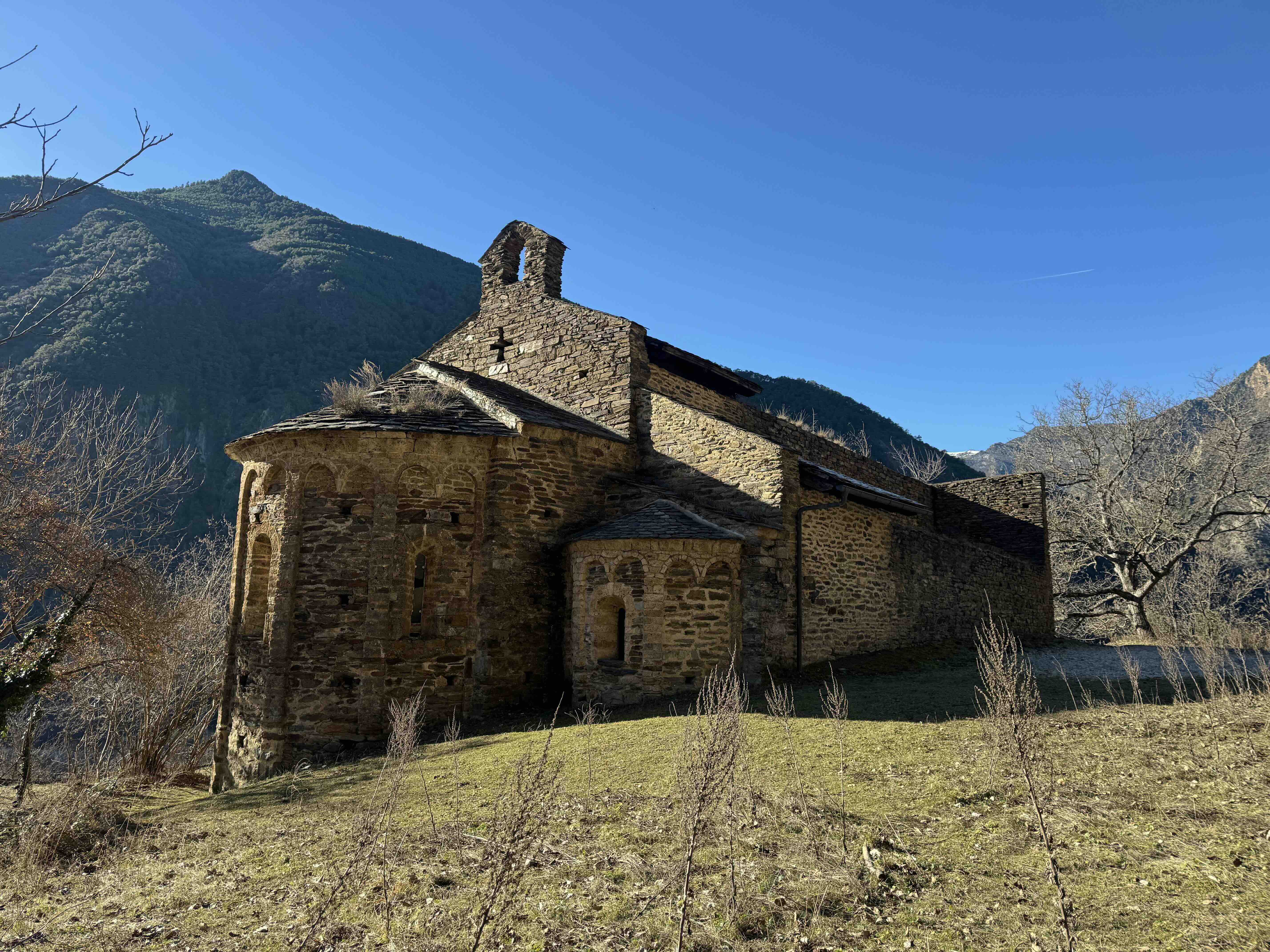 Imatge exterior de Sant Pere del Burgal. / A.F.