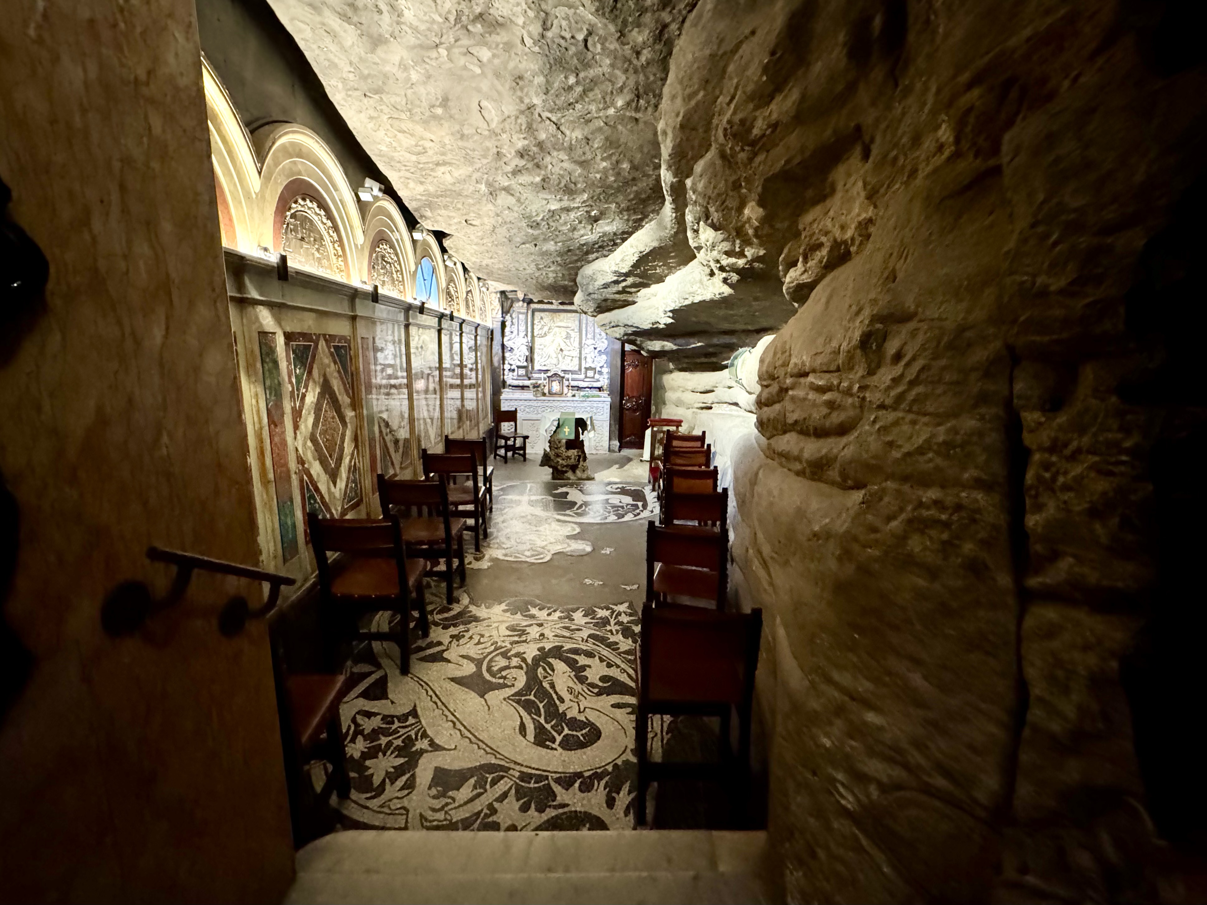 Una imatge de la cova on sant Ignasi es va allotjar durant la seva estada a Manresa. / A.F.