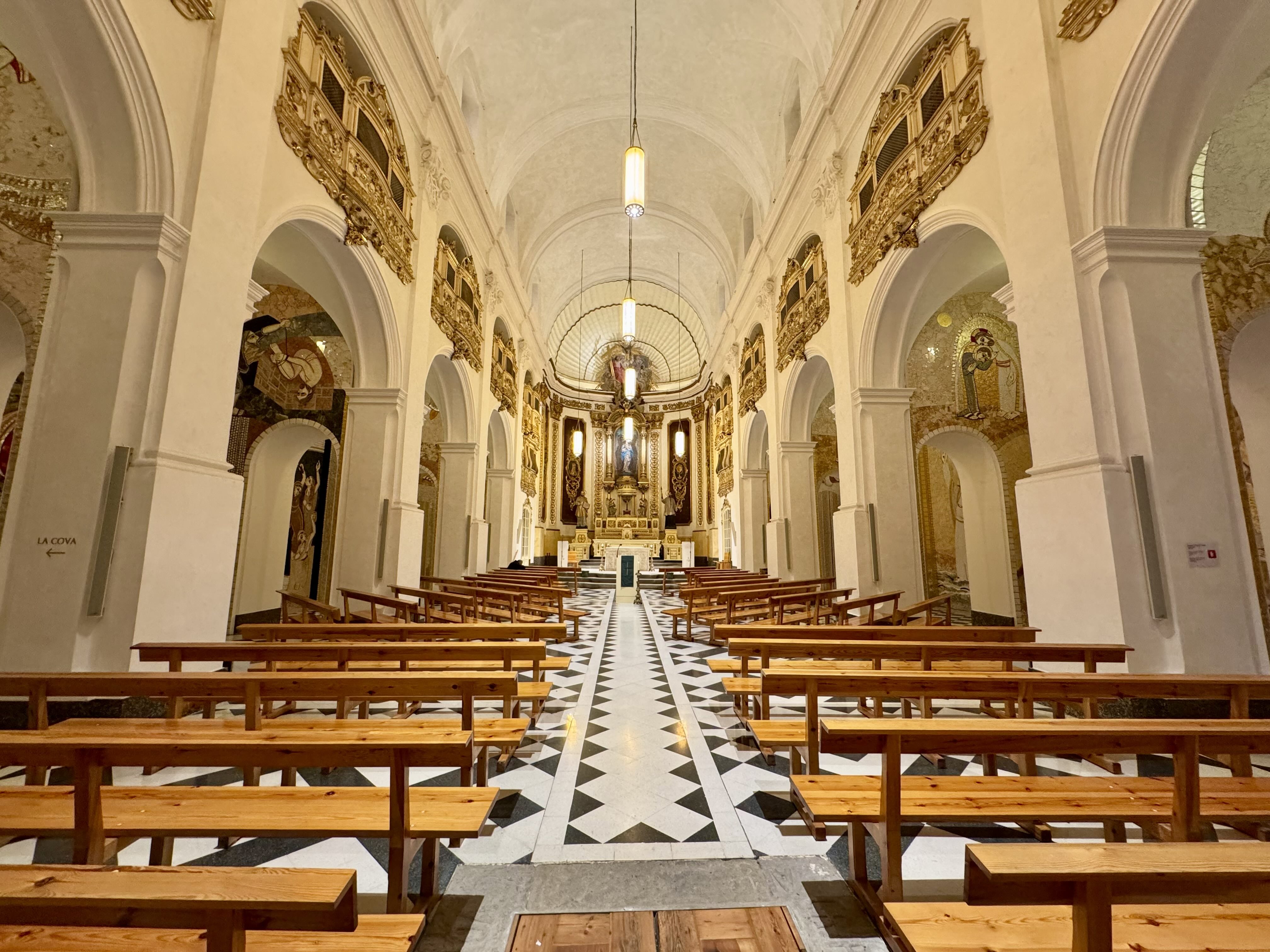 Interior de l'església del Santuari. / A.F.