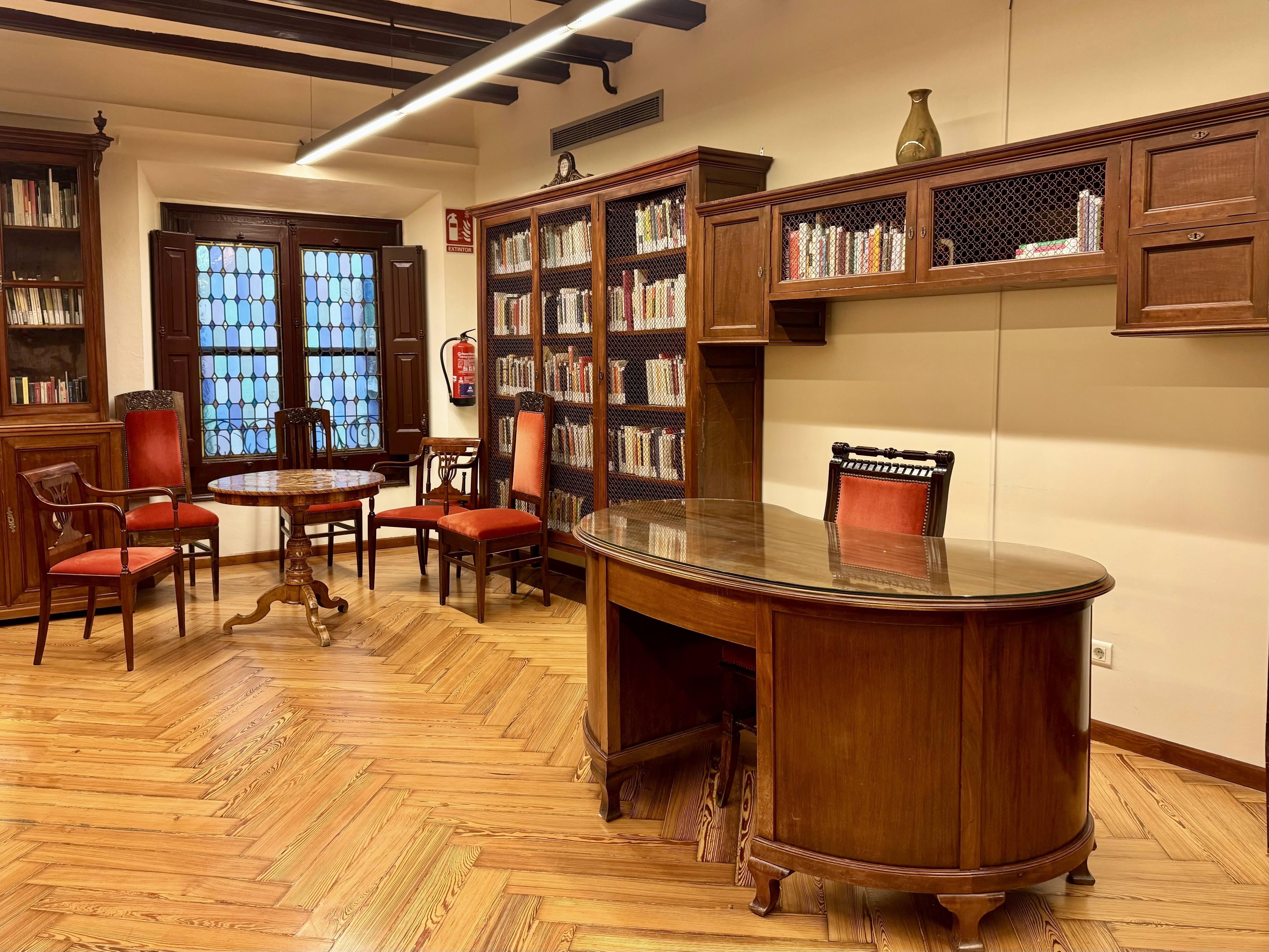  L'escriptori de Francesca Bonnemaison es conserva a la sala Dante. / A.F.