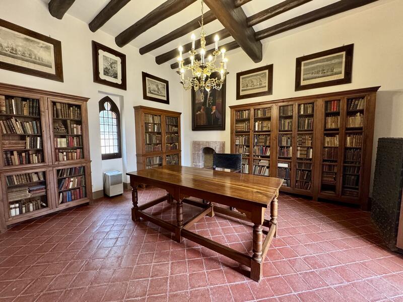 Les bibliotecàries del castell d'Escornalbou